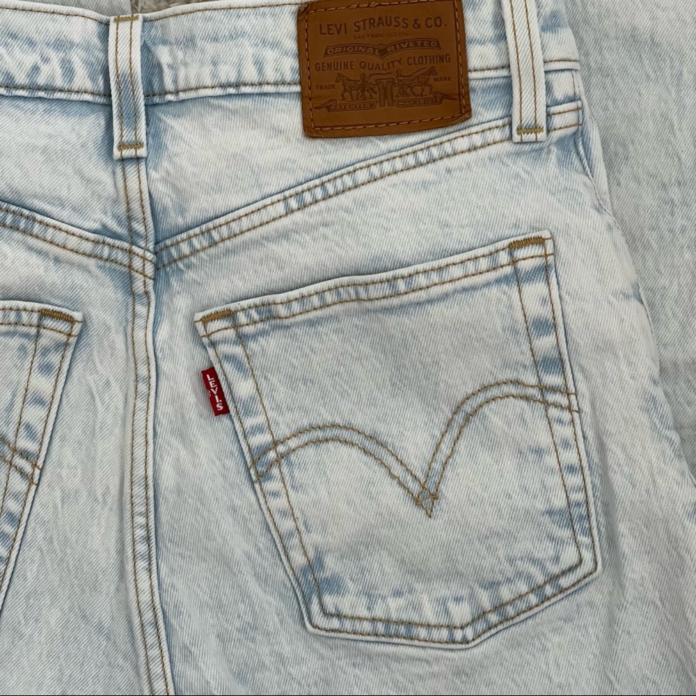 Levi’s Ribcage Straight Jeans 26 High Waisted Button Fly